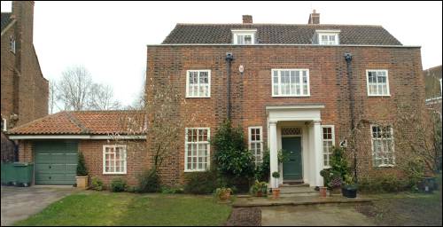 01 Fairway Close